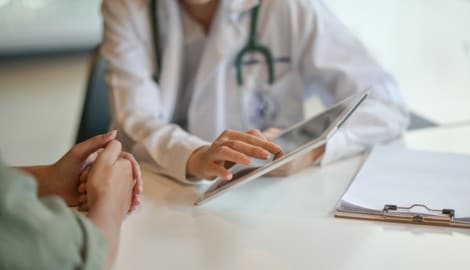 Die In-vitro-Fertilisation (IVF) sei noch ein Versuch, sagt Reproduktionsmediziner Andreas ...