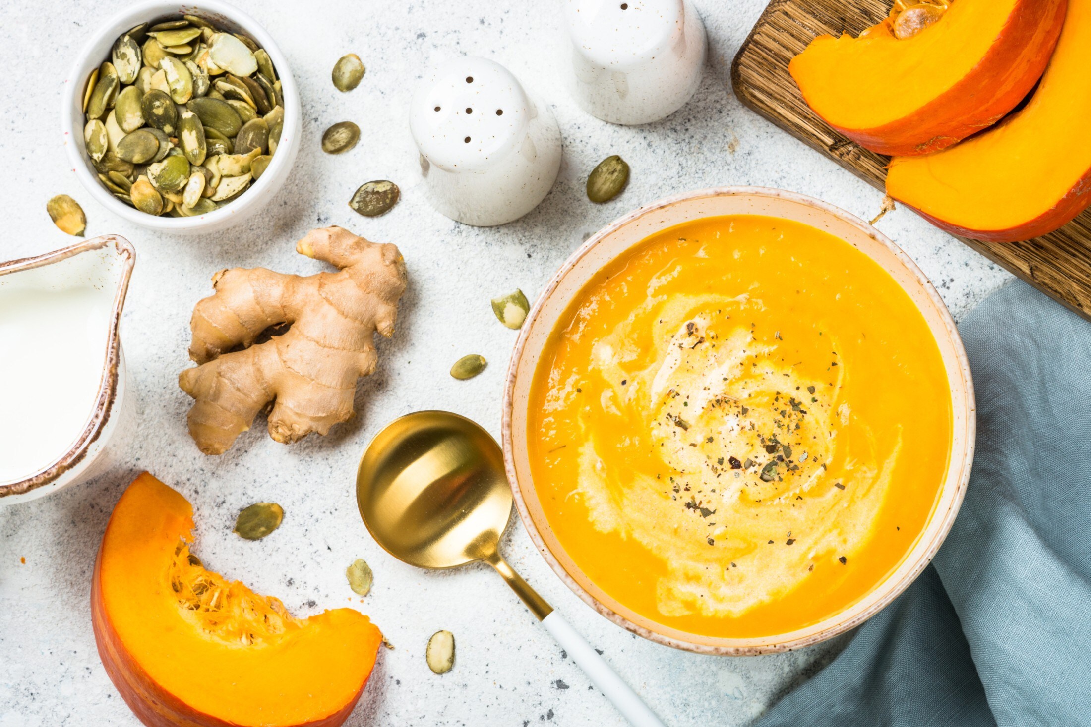 Ingwer- Kochen mit der Wunderknolle - Karotten-Kürbis-Ingwersuppe ...