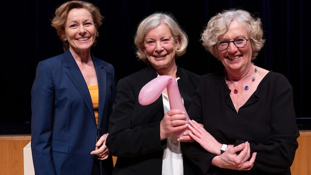 Former SPÖ leader Gabi Sprickler-Falschlunger (center) donated the 4000 euros in prize money she received when she was awarded the first Vorarlberg Women's Prize. (Bild: ALEXANDRA_SERRA)