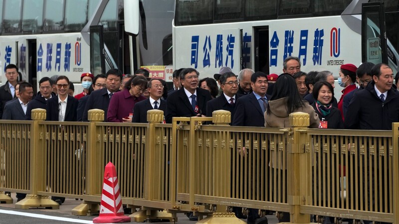 Delegates arrive for the opening session (Bild: ASSOCIATED PRESS)