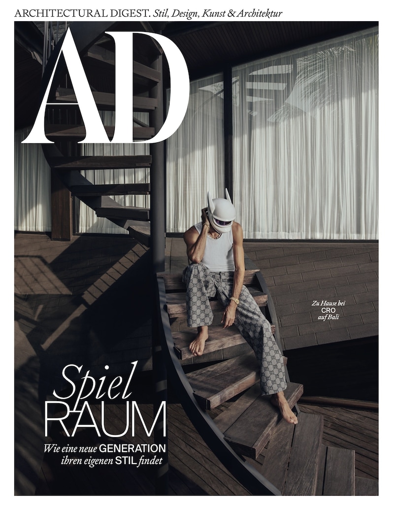 Rapper Cro in seiner Villa auf Bali am Cover der Märzausgabe des deutschen Architektur-Magazins „AD Architectural Digest“ (Bild: © Piergiorgio Sorgetti für AD Architectural Digest Germany / Styling: Thomas Skroch)