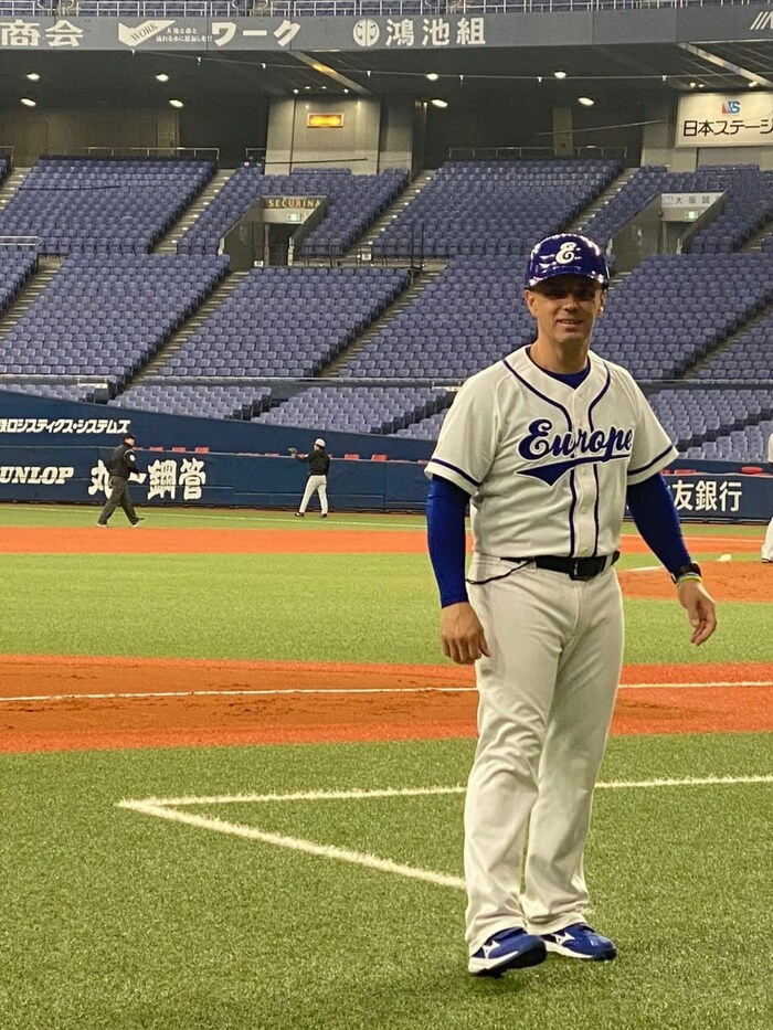 Luis im Baseball-Dome von Osaka.