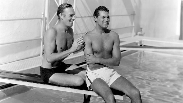Los "compañeros de piso" Randolph Scott y Cary Grant en su casa de la playa de Santa Mónica (Bild: Everett Collection / picturedesk.com)