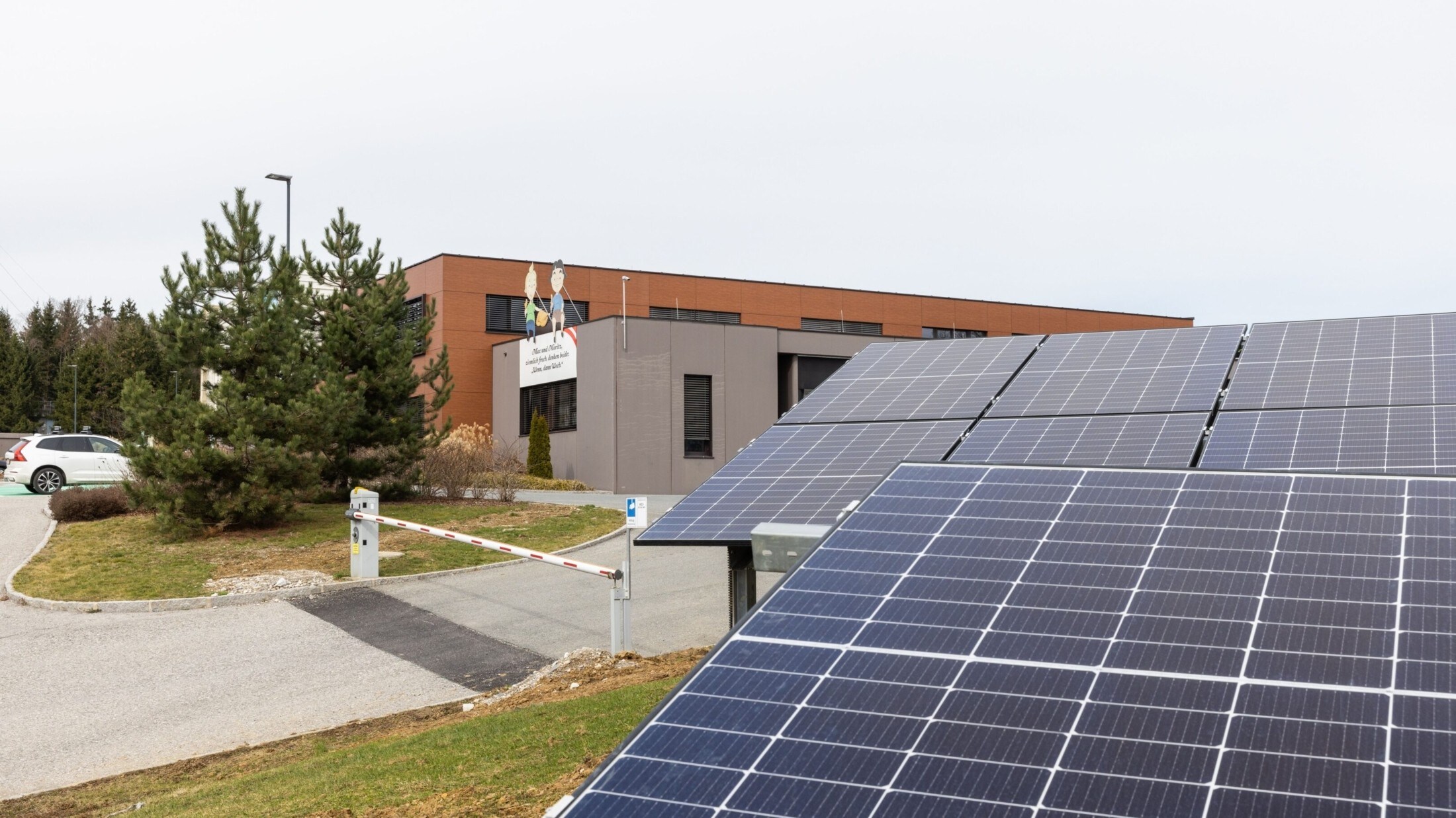 De plus en plus de personnes misent sur le photovoltaïque (Bild: WECH/Anja Koppitsch)