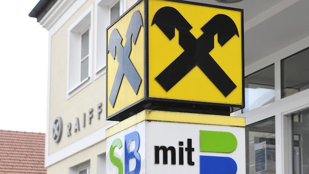 The gable cross in every town? That was once upon a time! Raiffeisenbank Traisen-Gölsental is saving seven branches. (Bild: Scharinger Daniel)