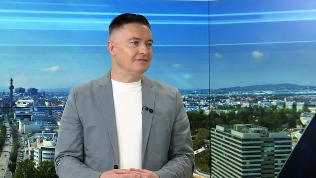 Bernhard Rieder, porte-parole des ÖBB, en direct. (Bild: krone.tv )