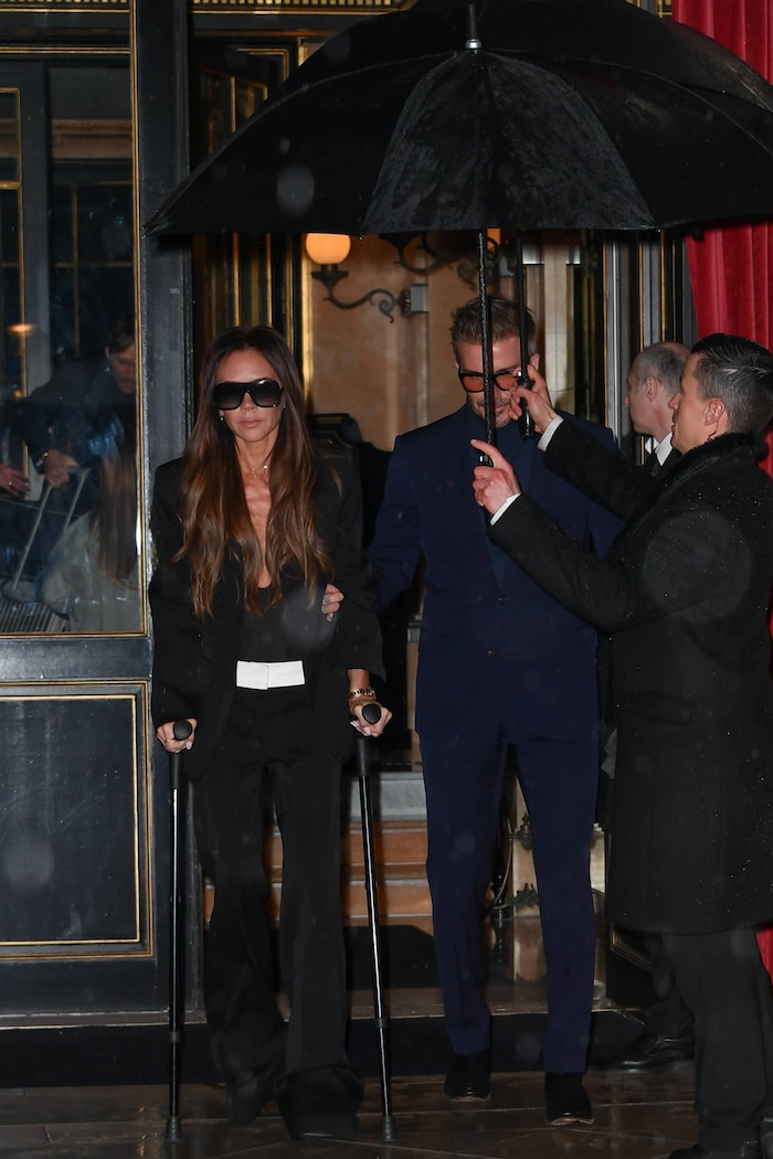 Ehemann David Beckham unterstützte seine Frau auf der Fashion Week wo es ging.