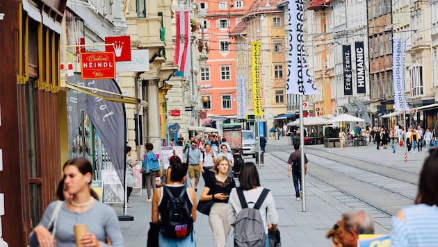 Die Grazer Herrengasse ist trotz einiger Leerstände die bekannteste Einkaufsmeile des Landes (Bild: Christian Jauschowetz)