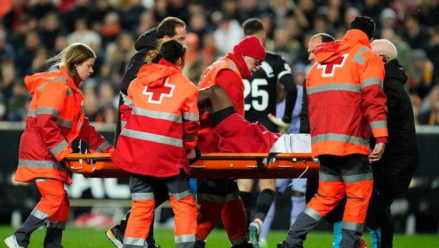 Mouctar Diakhaby hat sich gegen Real schwer am Knie verletzt (Bild: ASSOCIATED PRESS)