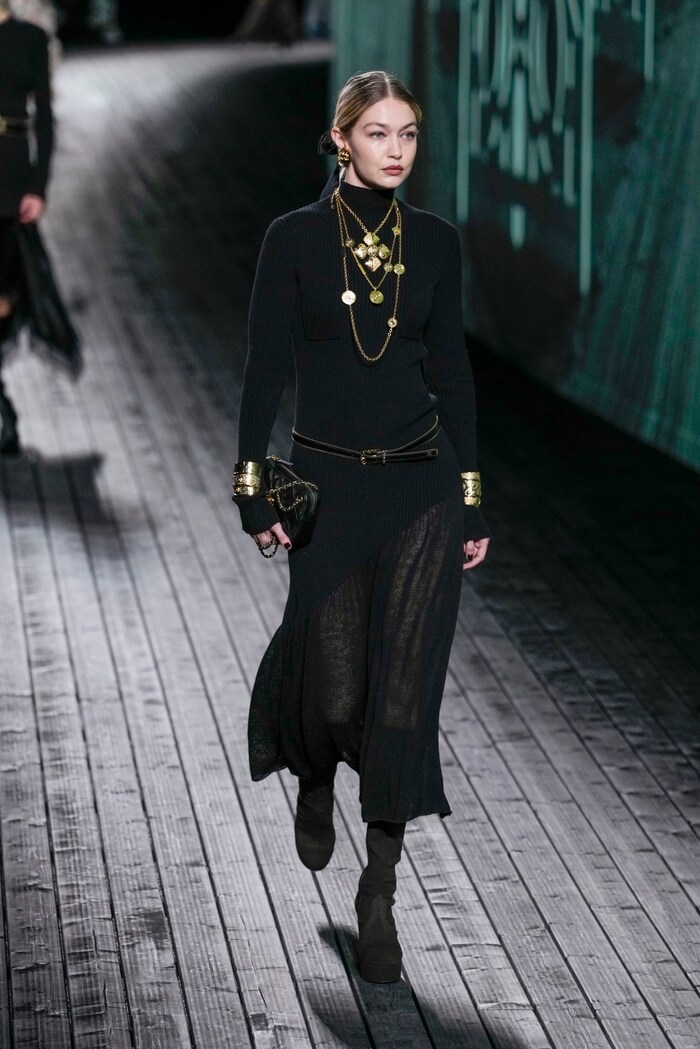 Gigi Hadid bei der Chanel-Fall/Winter-Schau 2024-2025