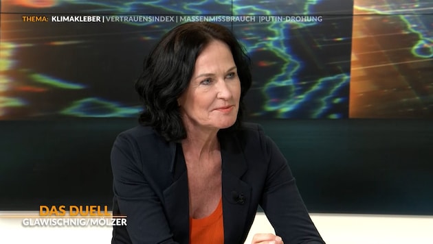 Eva Glawischnig dans le "TV-Duell" actuel sur krone.tv. (Bild: krone.tv )