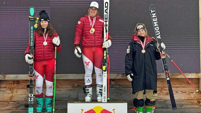 Leonie Lussnig (l.) took silver behind Tyrolean Magdalena Fritz (M.). Bronze went to Christina ...