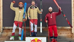 Johannes Aujesky (M.) holte sich auf der Reiteralm den Staatsmeistertitel vor Tristan Takats (l.) und Simon Fleisch (r.). (Bild: Ski Austria/Thomas Zangerl)