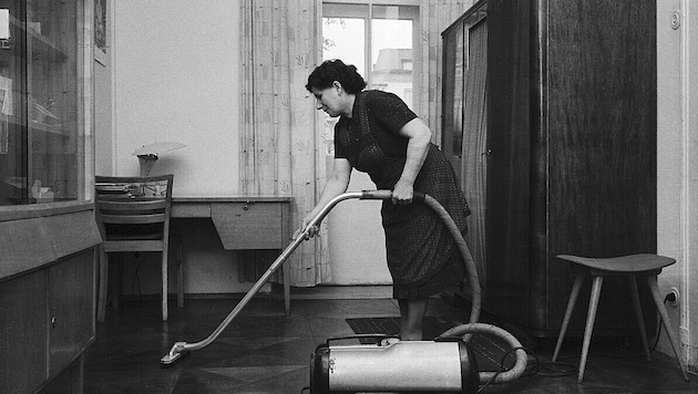 „Das bisschen Haushalt“ zählt bei einigen bis heute nicht als Arbeit (Bild: UMJ/Multimediale Sammlung/Fotoarchiv Blaschka)