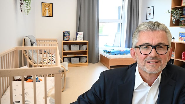 „Bei uns sind die Vereinbarkeit von Familie und Karriere keine leeren Worte“, sagte Herbert Eibensteiner bei der Eröffnung der vivo-Kinderwelt in der Schnopfhagenstraße in Linz. (Bild: Markus Wenzel (2), Krone KREATIV)