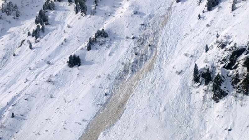 Auch die Lawinengefahr im freien Gelände steigt enorm. (Bild: ZOOM.TIROL)