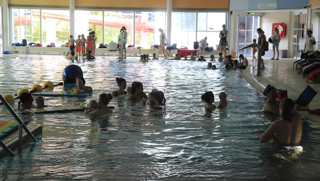 En la Villa Olímpica sí hay sesiones de natación para mayores, pero también se anuncian como tales. (Bild: Birbaumer Christof)