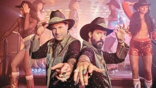 Die deutsche Kultband The BossHoss lädt am 30. Juni zum Open-Air-Konzert in die Wiener Arena. 3x2 „Krone“-Leser können sie persönlich treffen. (Bild: Pascal Bünning)