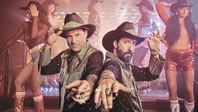 Die deutsche Kultband The BossHoss lädt am 30. Juni zum Open-Air-Konzert in die Wiener Arena. 3x2 „Krone“-Leser können sie persönlich treffen. (Bild: Pascal Bünning)