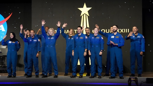 Sie haben es geschafft und dürfen sich nach zweijähriger Ausbildung am Johnson Space Center in Houston Astronaut und Astronautin nennen! (Bild: © 2024 Yi-Chin Lee / Houston Chronicle)