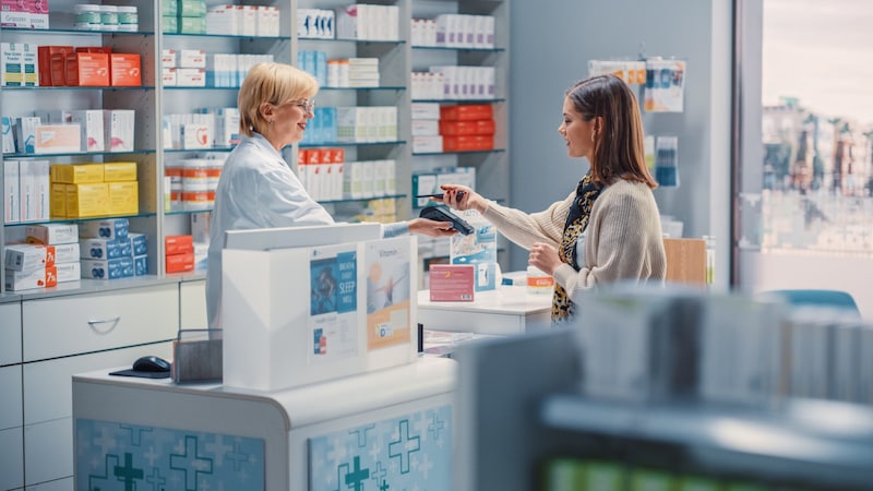 Ask the pharmacy for advice on storing medicines! (Bild: Gorodenkoff Productions OU, stock.adobe.com / KroneMED)
