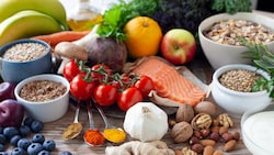 Gemäß dem Motto „Bunt und gesund“ stehen neben Gemüse auch Nüsse und Hülsenfrüchte am täglichen Speiseplan. (Bild: Roman Möbius, stock.adobe.com)
