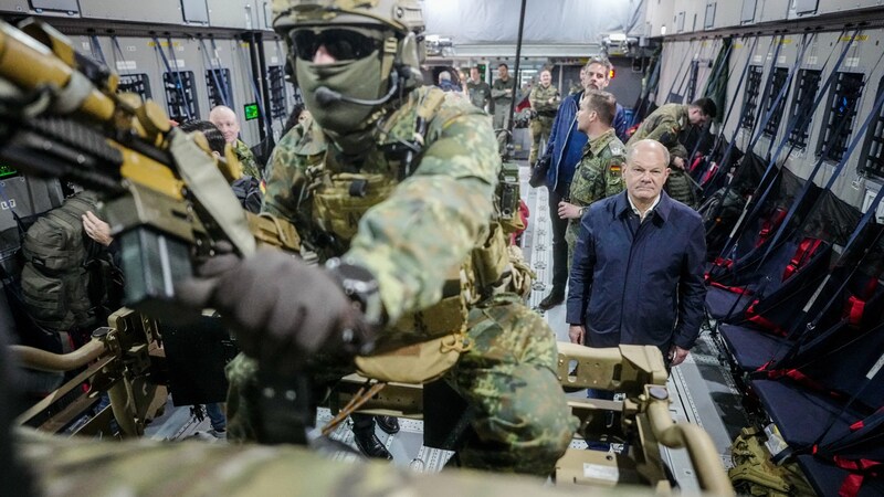 Mit der Veröffentlichung des Bundeswehr-Gesprächs versucht Russland offenbar die Lieferung von Taurus-Raketen durch Deutschland zu verhindern. (Bild: APA/AFP/POOL/Kay Nietfeld)