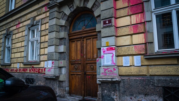 Wieder wurde die ÖVP-Parteizentrale in Innsbruck beschmiert. (Bild: Tiroler Volkspartei)