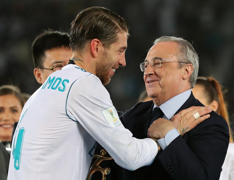 Als noch alles gut war: Sergio Ramos (l.) und Florentino Perez (Bild: APA/AFP/KARIM SAHIB)