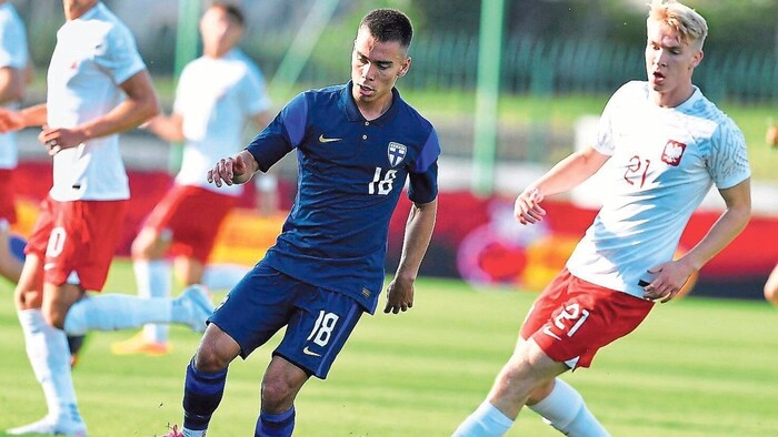 Sturm hat das Finnen-Talent Leo Walta (o. li.) am Zettel.