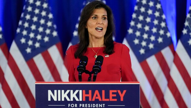 La candidata presidencial republicana y ex embajadora ante la ONU, Nikki Haley, en su rueda de prensa del miércoles. (Bild: The Associated Press)