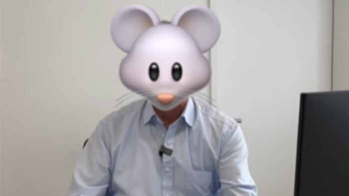 Cool ou cringe ? Après diverses rimes, Rauch prend congé dans la vidéo avec : "Ciao caca". 