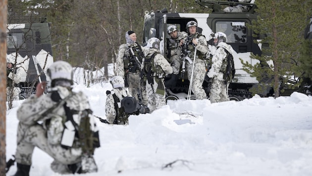 Schwedens Soldaten dienen nun unter der Flagge der NATO. (Bild: AFP)