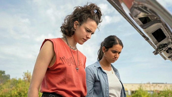 „Drive away Dolls“ mit Margaret Qualley als Jamie (li.) und Geraldine Viswantathan als Marian