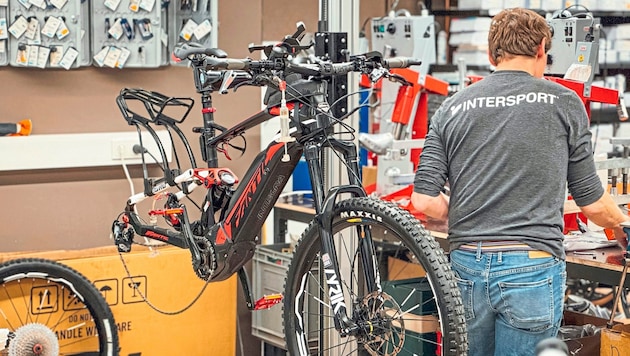 Einmal im Jahr sollte man sein Fahrrad in einer Fachwerkstätte überprüfen lassen. (Bild: Hannes Wallner)