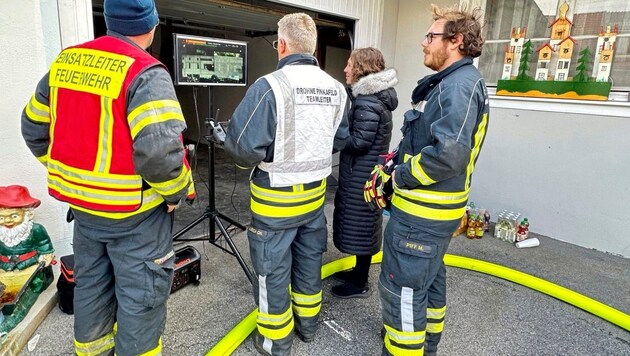 El incendio de un silo en una funeraria requirió la intervención de los servicios de emergencia por segunda vez esta semana. (Bild: Christian Schulter)
