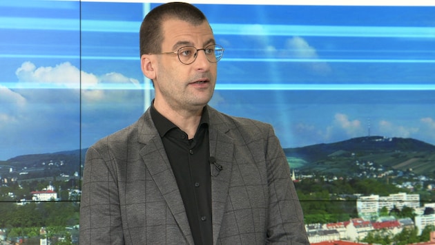 Umbrella organization of state-approved debt counselling services in Austria, Clemens Mitterlehner (Bild: krone.tv)