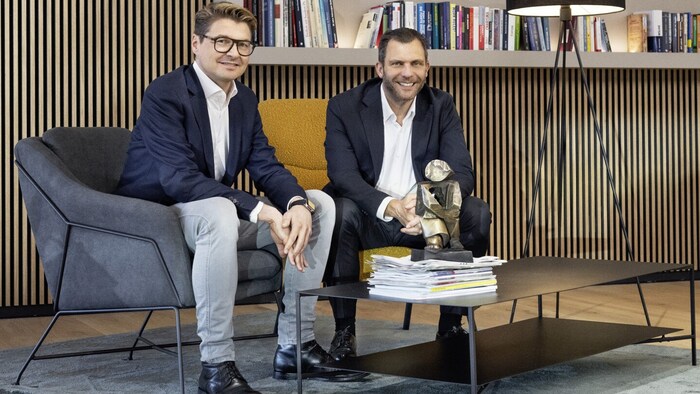 Wilfried Weitgasser, Geschäftsführer Porsche Austria (links im Bild), und Andreas Martin, ...