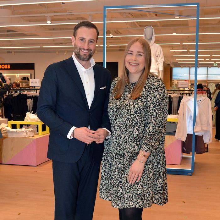 Verkaufschef Neofit Vasilev und Sales Managerin Lisa Spivak hoffen, dass die Menschen nach den KV-Verhandlungen auch wieder mehr Geld für Bekleidung ausgeben.