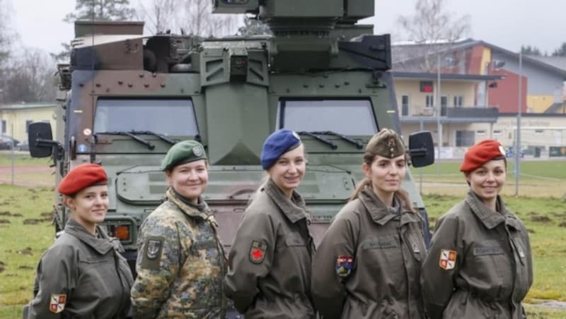 They are serving in the province of Salzburg: Adriana Miletic, Stefanie Unterberger, Tamara Böhm, Jana Baumann and Daniela Egartner. (Bild: Tschepp Markus)