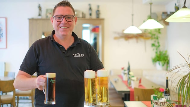 Jürgen Lonsing has a good laugh when he serves his satisfied guests a beer or two. But when he thinks about the recent increase in the price of barley juice and the other restaurateurs in the area, he can only shake his head. (Bild: Horst Einöder/Flashpictures)