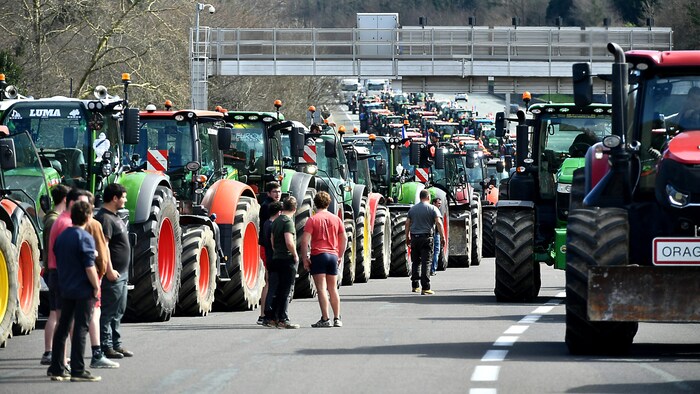 Road blockade by French farmers near the border with Spain