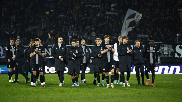 The fans celebrated their team despite the defeat. (Bild: APA/ERWIN SCHERIAU)