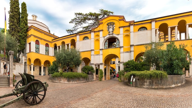The Vittoriale degli Italiani on Lake Garda was the scene of a spectacular art theft. All the works, jewelry and gold sculptures that made up the exhibition were stolen on Thursday night. (Bild: ALBERTO POLETTI ONDANOMALA, stock.adobe.com)