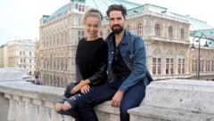 Liliana Klein mit Jack Guiness bei Oper-Fashion-Check-In (Bild: KRISTIAN BISSUTI)