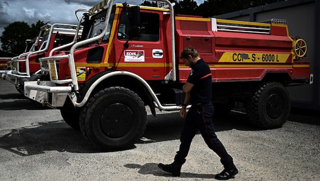 In Frankreich wurden fünf Feuerwehrleute suspendiert, weil sie sich beharrlich behaarlich weigern, sich zu rasieren. (Bild: AFP (Archivbild))