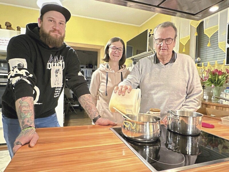Die Familie ist alles für Peter Wolfbeisz aus Oberwart. Für sie will er den Krebs besiegen. (Bild: Christian Schulter)
