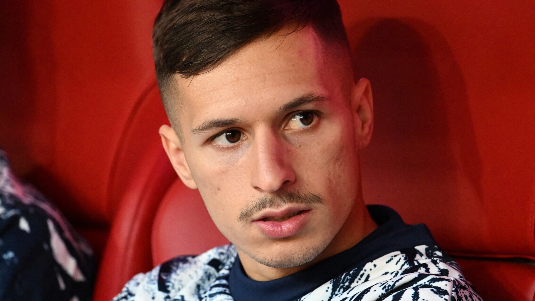 Gewohntes Bild: Bryan Zaragoza auf der Ersatzbank (Bild: APA/AFP/LUKAS BARTH)