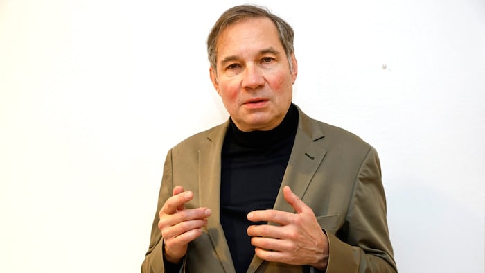 Depot Managing Director Rainer Schrems has to close many branches.
