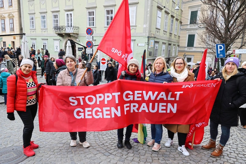 „Stoppt Gewalt gegen Frauen“ (Bild: Christian Jauschowetz)